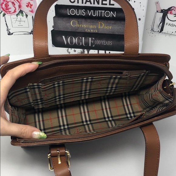 Burberry Handbags - Burberry vintage tote bag